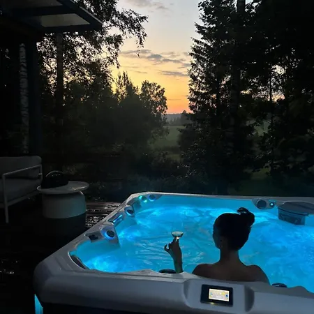 - Unique With Jacuzzi, Close To Golf *